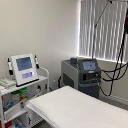Viola Laser and Skin Care Clinic - Candela Gentle Max Pro (Alexandrite and Nd:YAG lasers) + OxyGeneo 5-in-1 super facial devices