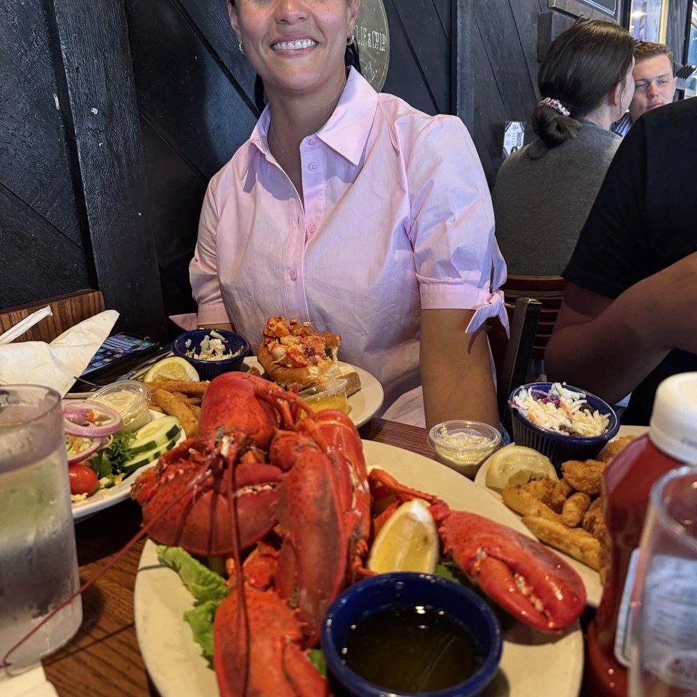 Boston Sail Loft - Single New England Lobster - Bars Near Me - Boston, Massachusetts