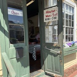 B J's Poorboy & Sandwich - Front door