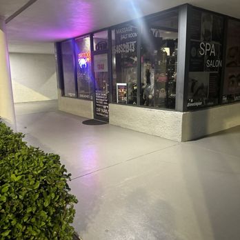 Hair Cut Bar - Massage - Hair Salons Near Me - Pompano Beach, Florida Hair Cut Bar - Massage - Hair Salons Near Me - Pompano Beach, Florida