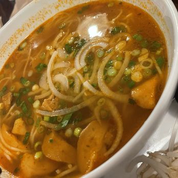 DD Mau Vietnamese Eatery - Spicy Vegan Lemongrass Broth - Vietnamese Near Me - Maryland Heights, Missouri