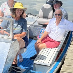 Louisiana Tours - Wendy and tourists