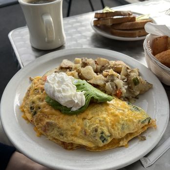 Marston's - California Omelet Lunch - Breakfast & Brunch Near Me - Pasadena, California