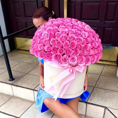 200 Pink Roses in a Luxury Velvet Box - 200 pink roses, one unforgettable statement 🌸✨
This breathtaking arrangement features 200 premium pink roses, beautifully handcrafted in our signature Le Bouquet Fleurs grey velvet box. Designed for life’s biggest moments, celebrations, romantic surprises, or simply when ordinary flowers aren’t enough.
Call us to order your custom arrangement today! 200 Pink Roses in a Luxury Velvet Box - 200 pink roses, one unforgettable statement 🌸✨
This breathtaking arrangement features 200 premium pink roses, beautifully handcrafted in our signature Le Bouquet Fleurs grey velvet box. Designed for life’s biggest moments, celebrations, romantic surprises, or simply when ordinary flowers aren’t enough.
Call us to order your custom arrangement today!