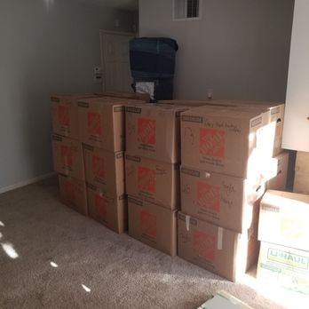 Bravo Moving - Boxes being brought into the new home - Movers Near Me - Glendale, California Bravo Moving - Boxes being brought into the new home - Movers Near Me - Glendale, California