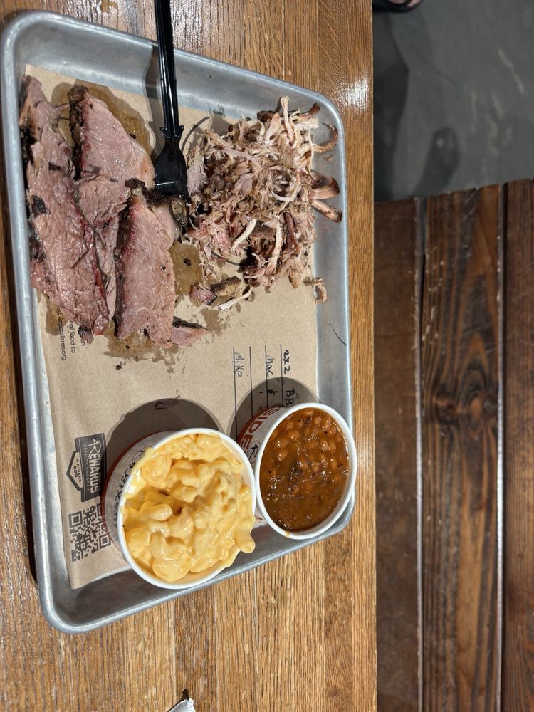 Food from 4 Rivers Smokehouse