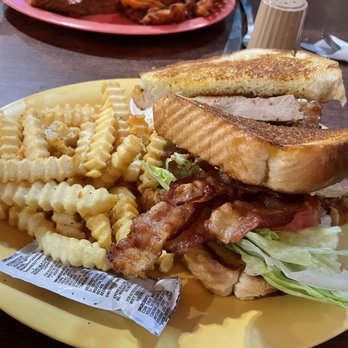 Yellow Dog Cafe & Bar - Grilled chicken BLT - New American Near Me - Worden, Illinois Yellow Dog Cafe & Bar - Grilled chicken BLT - New American Near Me - Worden, Illinois