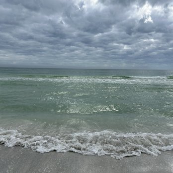 Siesta Key Beach - Shore on a cloudy day - Beaches Near Me - Sarasota, Florida