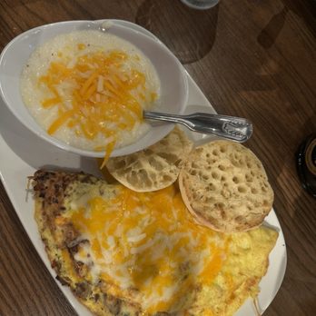 Another Broken Egg Cafe - Omelette and cheese grits - Breakfast & Brunch Near Me - Warner Robins, Georgia