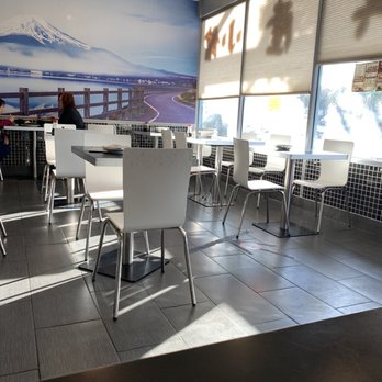 Hing Lung - Clean dining area - Chinese Near Me - San Bruno, California