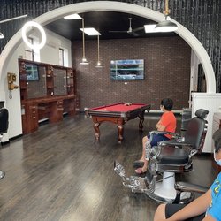Olde tyme barber shop - Shop