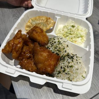 bb.q Chicken Kahala - Gang- Jeong boneless plate - Chicken Wings Near Me - Honolulu, Hawaii