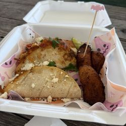 Chicken tacos with sweet plantains
