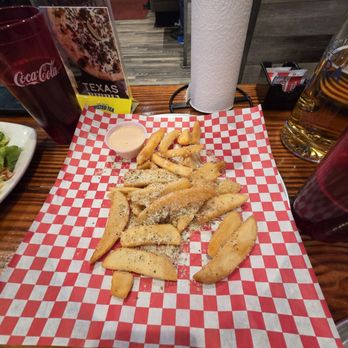 The Heights Pizzeria and Drafthouse - Garlic parmesan fries - Chicken Wings Near Me - Harker Heights, Texas The Heights Pizzeria and Drafthouse - Garlic parmesan fries - Chicken Wings Near Me - Harker Heights, Texas