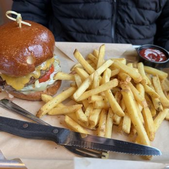 Tipsy Cow Burger Bar - Tipsy burger - Burgers Near Me - Issaquah, Washington
