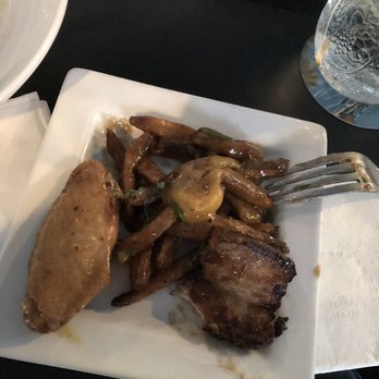 Smith & Kings - Honey bbq wing and poutine fries - Cocktail Bars Near Me - Honolulu, Hawaii