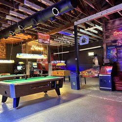 Beary The Hatchet Axe Throwing - Game room !