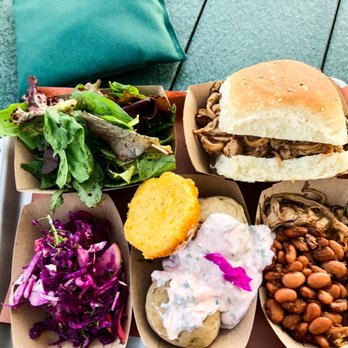 Boundary Breaks - Decided on the pulled lion's mane sandwich. Potatoes were not listed on the ticket, so imagine my surprise :-D - Wine Tasting Room Near Me - Lodi, New York