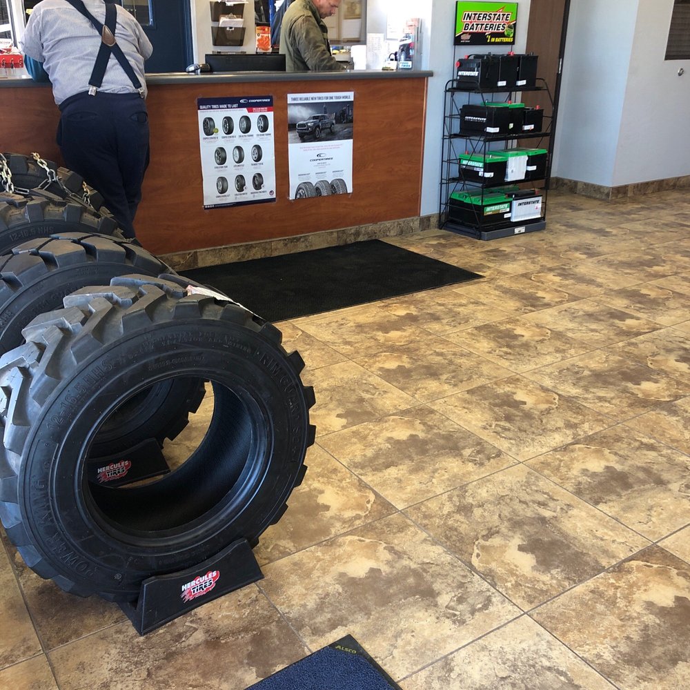 Roberts Tire Sales - Front desk and lobby area immaculate. - Tires Near Me - Show Low, Arizona