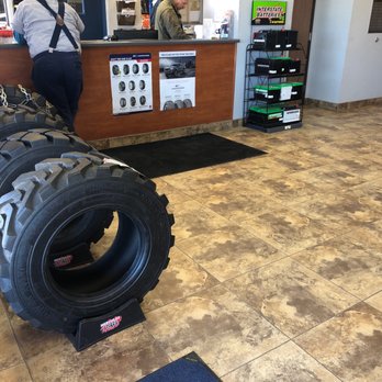 Roberts Tire Sales - Front desk and lobby area immaculate. - Tires Near Me - Show Low, Arizona