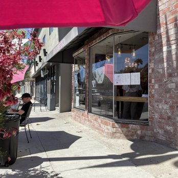 Undergrind Cafe - Outside seating - Cafes Near Me - Los Angeles, California Undergrind Cafe - Outside seating - Cafes Near Me - Los Angeles, California