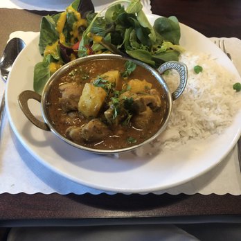 Kathmandu Cafe & Grill - Chicken aloo with basmati rice and side salad - Himalayan/Nepalese Near Me - Sebastopol, California