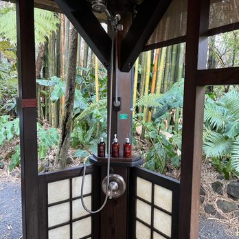 Volcano Rainforest Retreat - Outdoor shower - Bed & Breakfast Near Me - Volcano, Hawaii