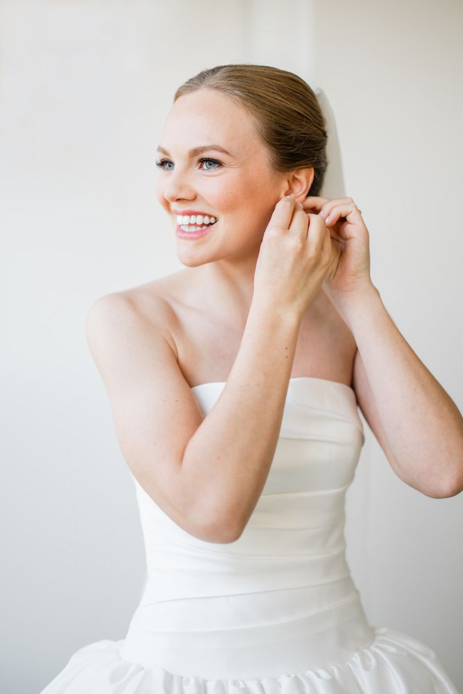 Sara Miller Makeup Artistry Logo