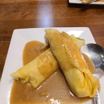 Max's Restaurant - Seattle - Fresh lumpia with peanut sauce - Filipino Near Me - Tukwila, Washington