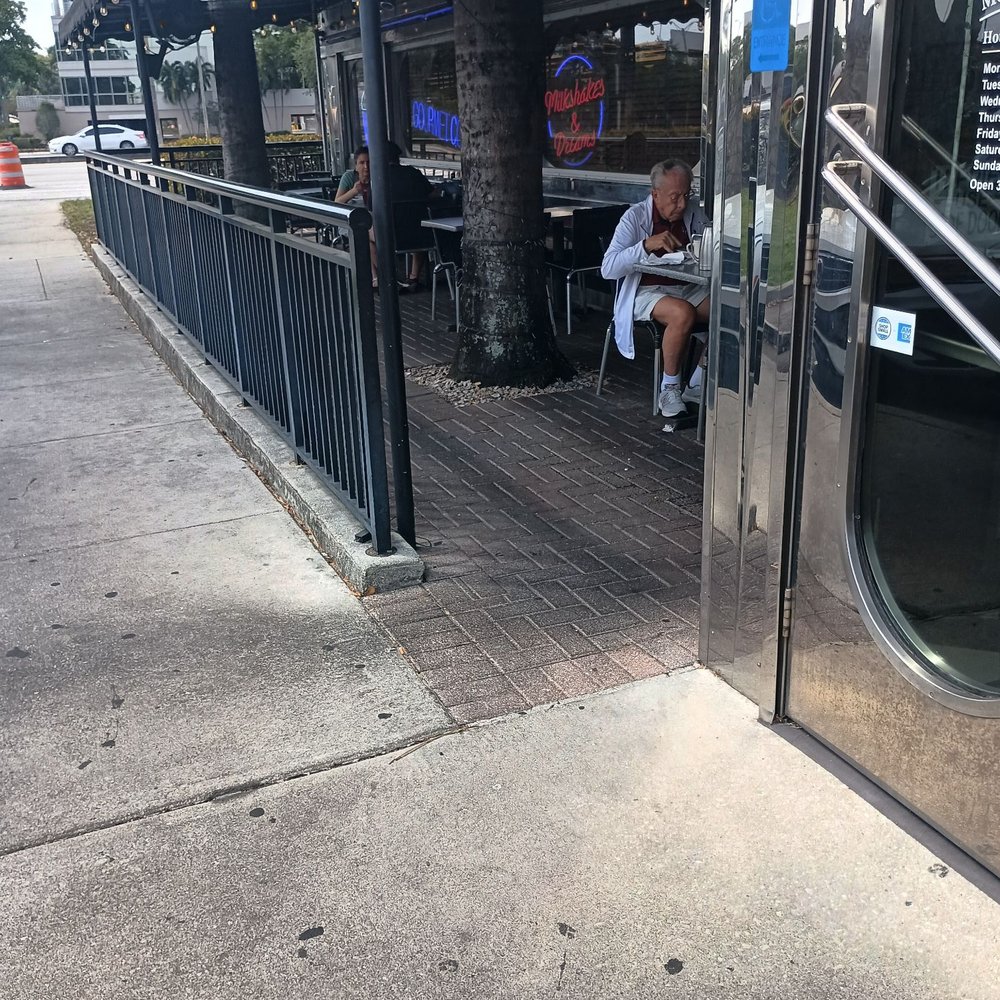 Moonlite Diner - Outdoor dining - Diners Near Me - Fort Lauderdale, Florida Moonlite Diner - Outdoor dining - Diners Near Me - Fort Lauderdale, Florida