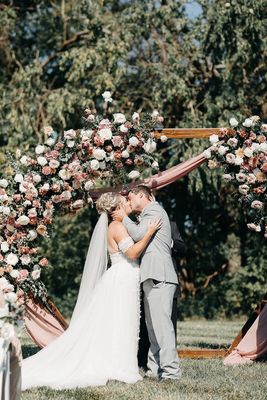 Weddings - At Snapdragon Wagon, we believe your wedding flowers should be as unique and memorable as your love story. We specialize in creating bespoke floral arrangements that bring your dream day to life—whether your style is classic elegance, whimsical garden, or modern chic.
Our passion for flowers is matched only by our dedication to client happiness. Every arrangement is custom-designed with careful attention to detail, ensuring a seamless and stress-free experience from your first consultation to your last dance.
Let Snapdragon Wagon turn your wedding floral dreams into reality.
Let’s make your day bloom! Weddings - At Snapdragon Wagon, we believe your wedding flowers should be as unique and memorable as your love story. We specialize in creating bespoke floral arrangements that bring your dream day to life—whether your style is classic elegance, whimsical garden, or modern chic.
Our passion for flowers is matched only by our dedication to client happiness. Every arrangement is custom-designed with careful attention to detail, ensuring a seamless and stress-free experience from your first consultation to your last dance.
Let Snapdragon Wagon turn your wedding floral dreams into reality.
Let’s make your day bloom!