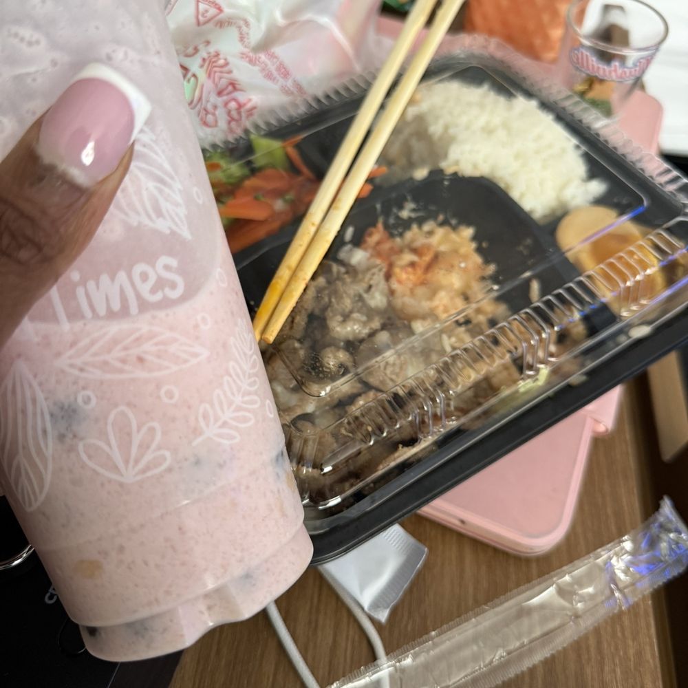 Funtime Ramen & Tea Bar - Banana Strawberry Smoothie, rice Bulgogi - Ramen Near Me - Nashville, Tennessee Funtime Ramen & Tea Bar - Banana Strawberry Smoothie, rice Bulgogi - Ramen Near Me - Nashville, Tennessee