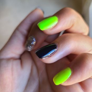 Creative Nails Art & Spa - Mess of a paint job. The glitter nail was done by another shop because Diane botched it so badly. They actually cared about quality work - Nail Salons Near Me - Temecula, California