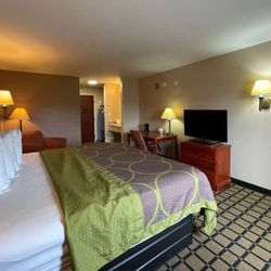 Super 8 by Wyndham Rolla - Guest room