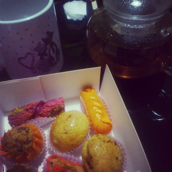 Diamande - A l heure du the, de sublimes patisseries orientales legeres comme des petits nuages - Tea Rooms Near Me - Paris, 75