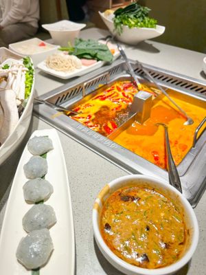 Haidilao Hot Pot Toronto Downtown by null