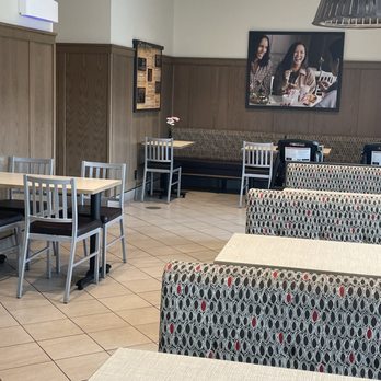 Chick-fil-A - Seating - Fast Food Near Me - Creve Coeur, Missouri Chick-fil-A - Seating - Fast Food Near Me - Creve Coeur, Missouri