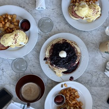 Hank's - Eggs Benedict, Lemon Ricotta Pancakes - Coffee & Tea Near Me - Austin, Texas