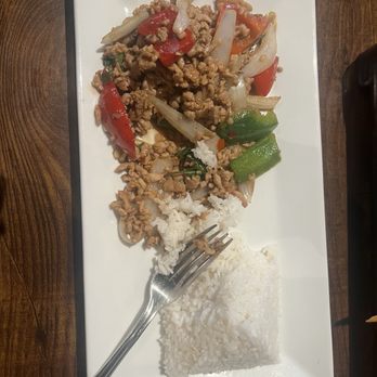 Thairiffic - Basil LUNCH - chicken Kra Pow lunch special - Thai Near Me - Marlborough, Massachusetts