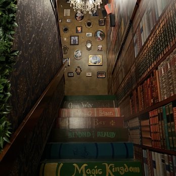 Maze Rooms - Entrance - Escape Games Near Me - Los Angeles, California