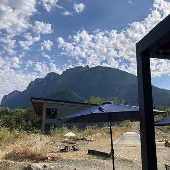 Arête - View of Mt. Si out back - Coffee & Tea Near Me - North Bend, Washington