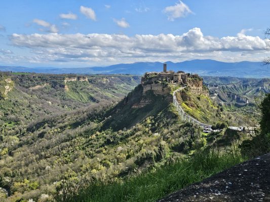 Civita di Bagnoregio by null