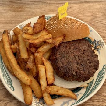 Peter Luger - Steakhouses Near Me - Brooklyn, New York