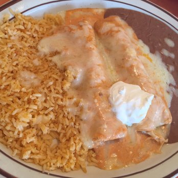 Mariachi Loco - Enchiladas cremosa with chicken - Mexican Near Me - River Falls, Wisconsin Mariachi Loco - Enchiladas cremosa with chicken - Mexican Near Me - River Falls, Wisconsin