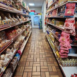 Los Paisanos Supermarket