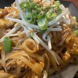Thai House Buffet & Sushi Bar - Chicken Pad Thai