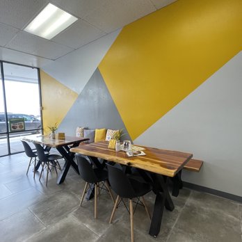 The Healthy Hive - Sitting area - Juice Bars & Smoothies Near Me - Clearwater, Florida