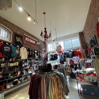 Bon Voyage Vintage - Used, Vintage & Consignment Near Me - Seattle, Washington