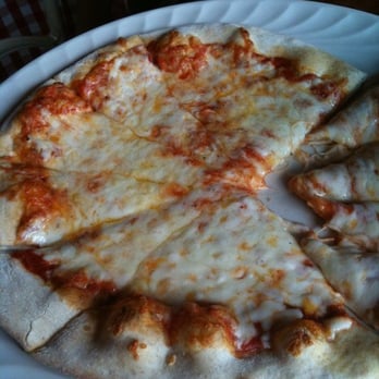 Cafe il Mondo - yummy cheese pizza. - Pizza Near Me - Honokaa, Hawaii
