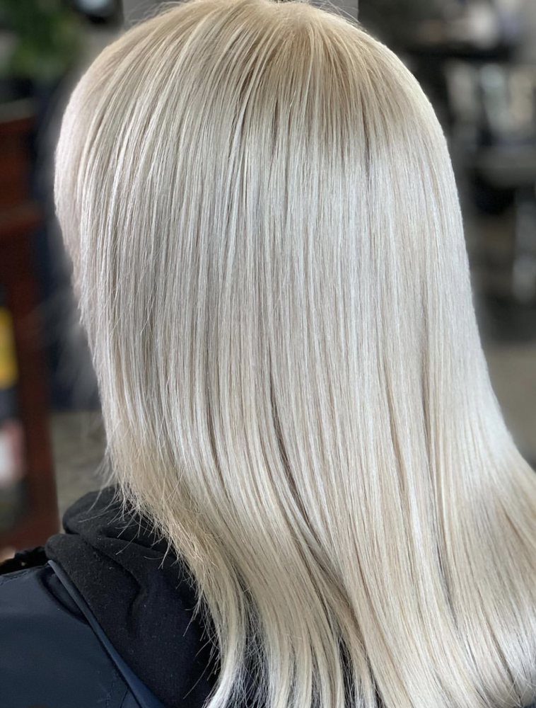 Blond Me Hair Salon Logo